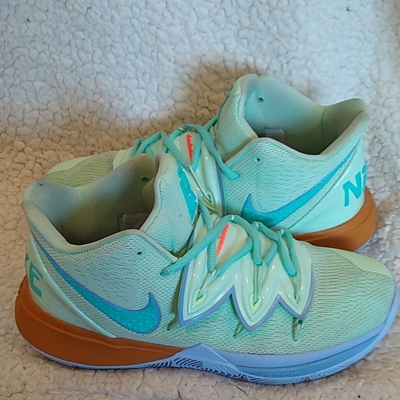 Nike Kyrie 5 x Squidward - Picture 6 of 6